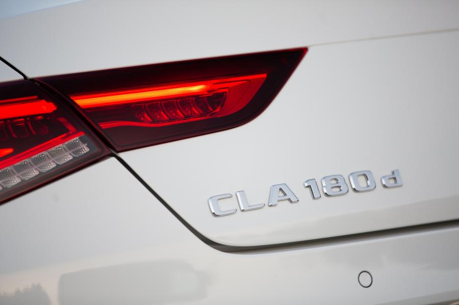 Логотип Mercedes-Benz CLA180 d AMG Line 2019 года  (WW) (фото 17 из 28)